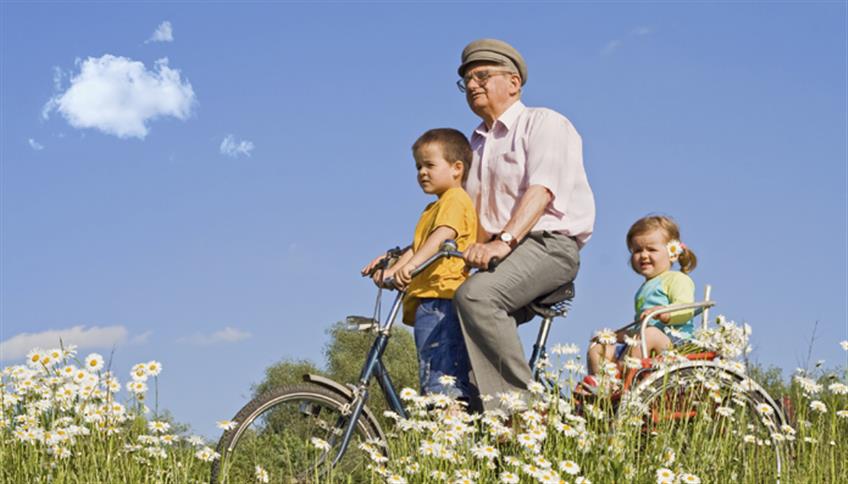 I nonni e le nonne: immutata preziosa presenza I nonni e le nonne: immutata preziosa presenza